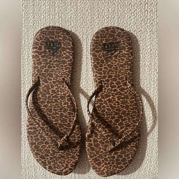 TKEES Other - TKEES Black Sandals with Leopard-Print Straps